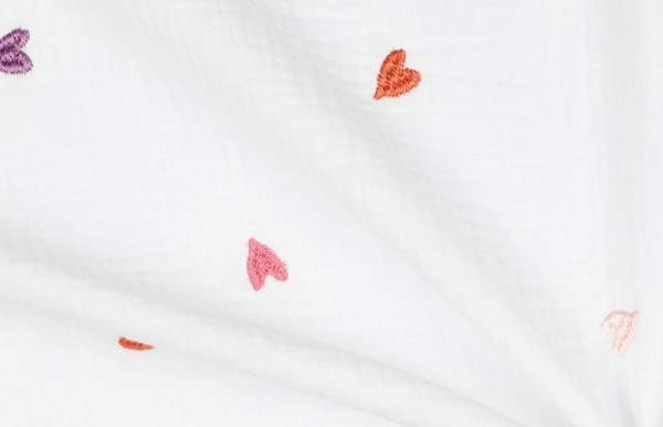 musselin weiss herz stickerei bunt1 naehzimmer mit herz onlineshop