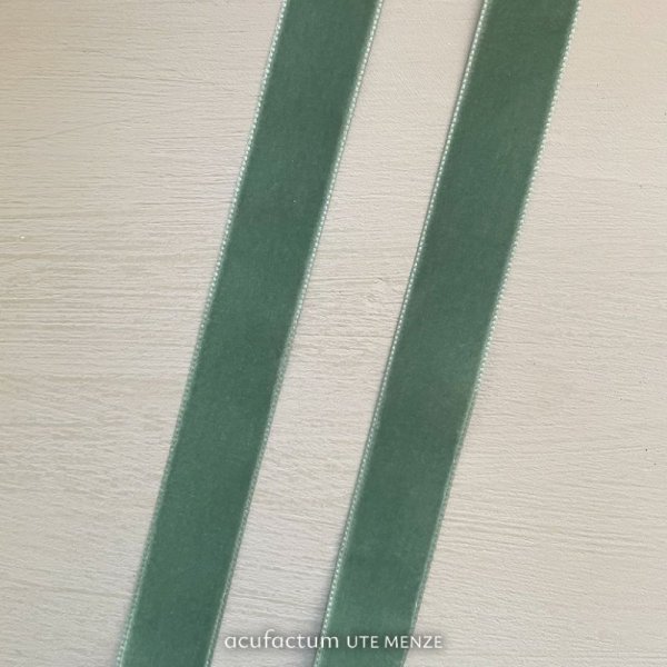 Samtband gruengrau 23 mm Acufactum Naehzimmer mit Herz Onlineshop