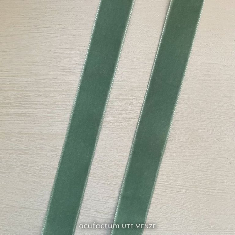 Samtband gruengrau 23 mm Acufactum Naehzimmer mit Herz Onlineshop