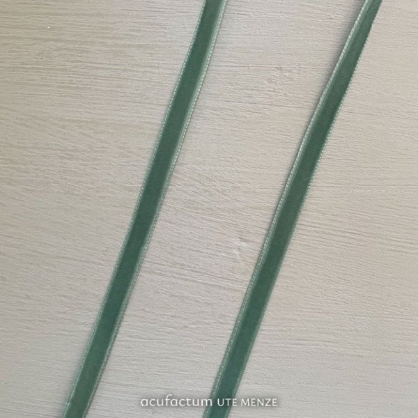 Samtband gruengrau 9 mm Acufactum Naehzimmer mit Herz Onlineshop