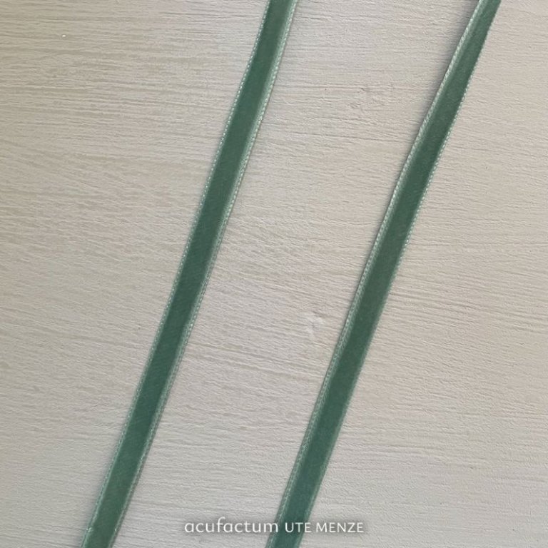 Samtband gruengrau 9 mm Acufactum Naehzimmer mit Herz Onlineshop