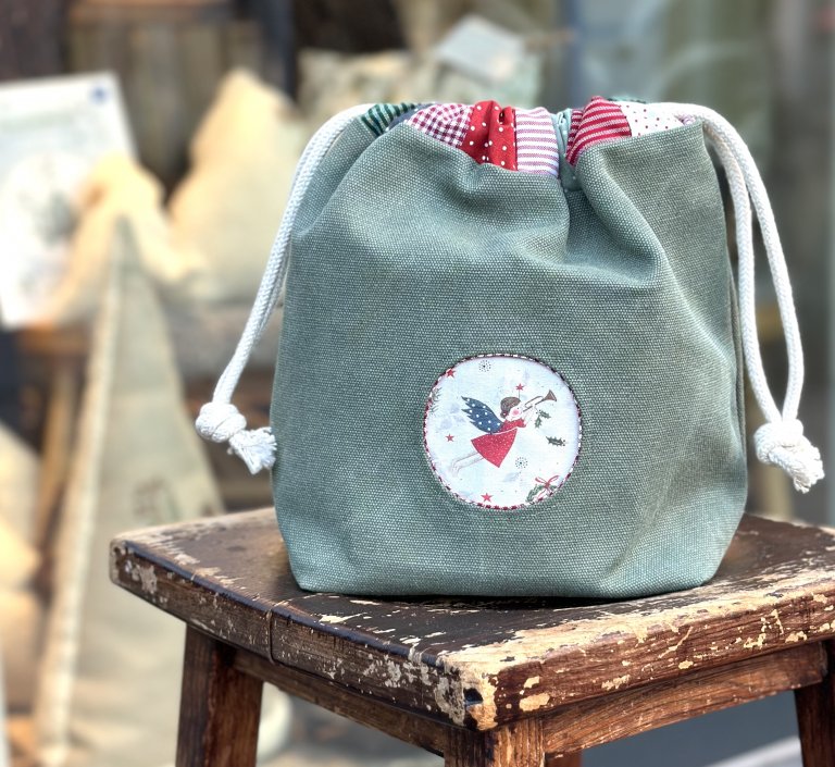 Materialset Feiner Beutel Lovisa mit Guckloch und Patchworktunnel Naehzimmer mit Herz Onlineshop