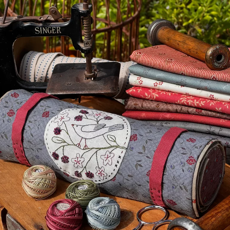 Schnittmuster Bird in the Blackberries Sewing Roll Hatched and Patched Naehzimmer mit Herz Onlineshop