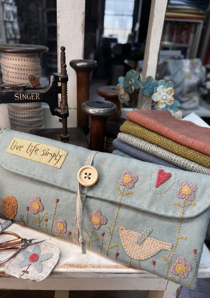 Schnittmuster Cherish Each Day Sewing Case Hatched and Patched Naehzimmer mit Herz Onlineshop